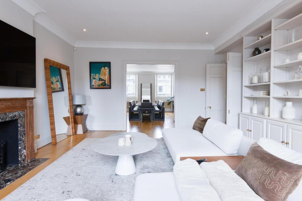 3 Bedroom Luxury In Eaton Square Appartamento