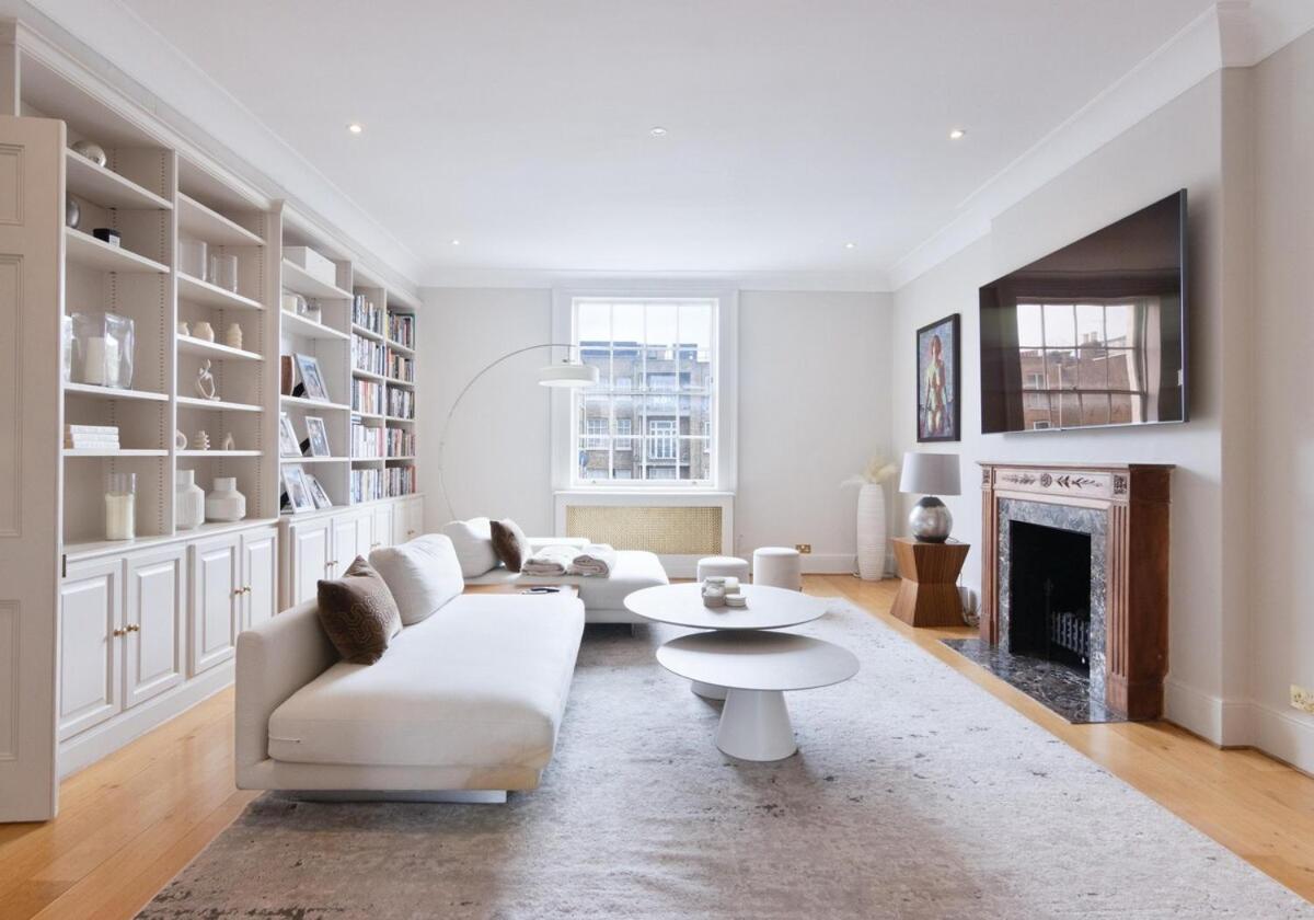 3 Bedroom Luxury In Eaton Square Londra