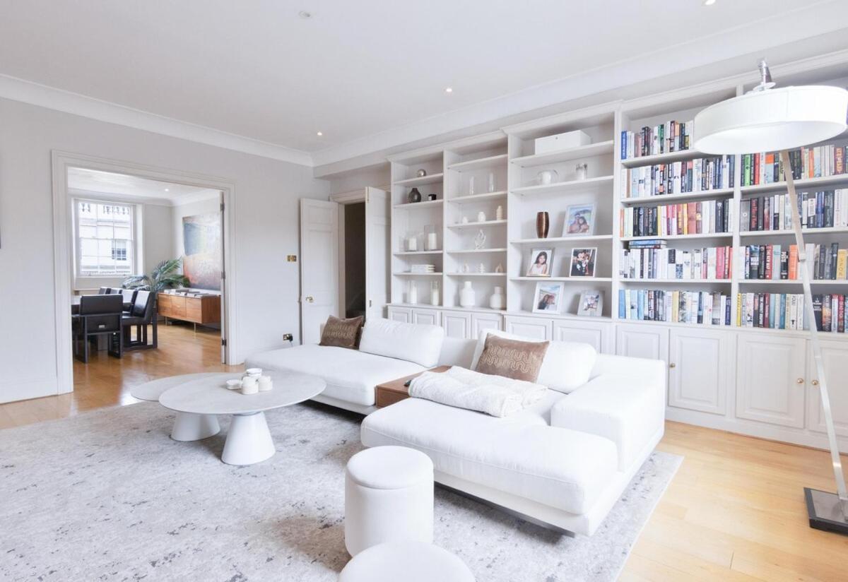 3 Bedroom Luxury In Eaton Square * Londra